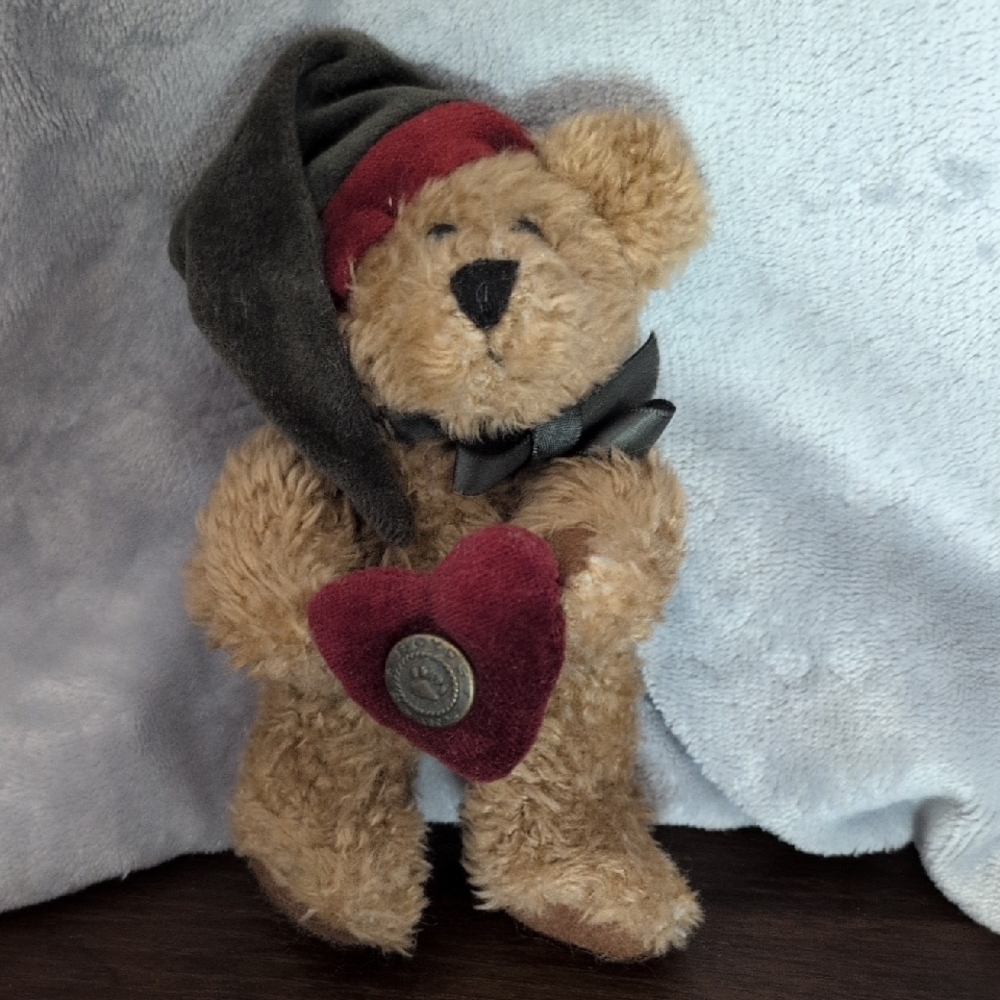 Boyds Bears " Noelle" Tan and Red Teddy with Heart